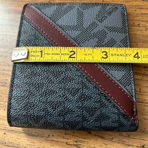 NEW Michael Kors Bifold Wallet - Picture 8 of 9